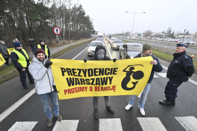 Mają dość korków, chcą buspas. W godzinach szczytu protestowali na pasach