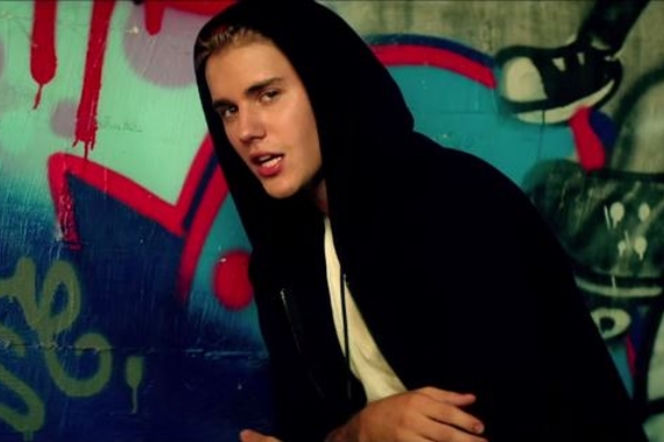 Kadr z teledysku do What Do You Mean