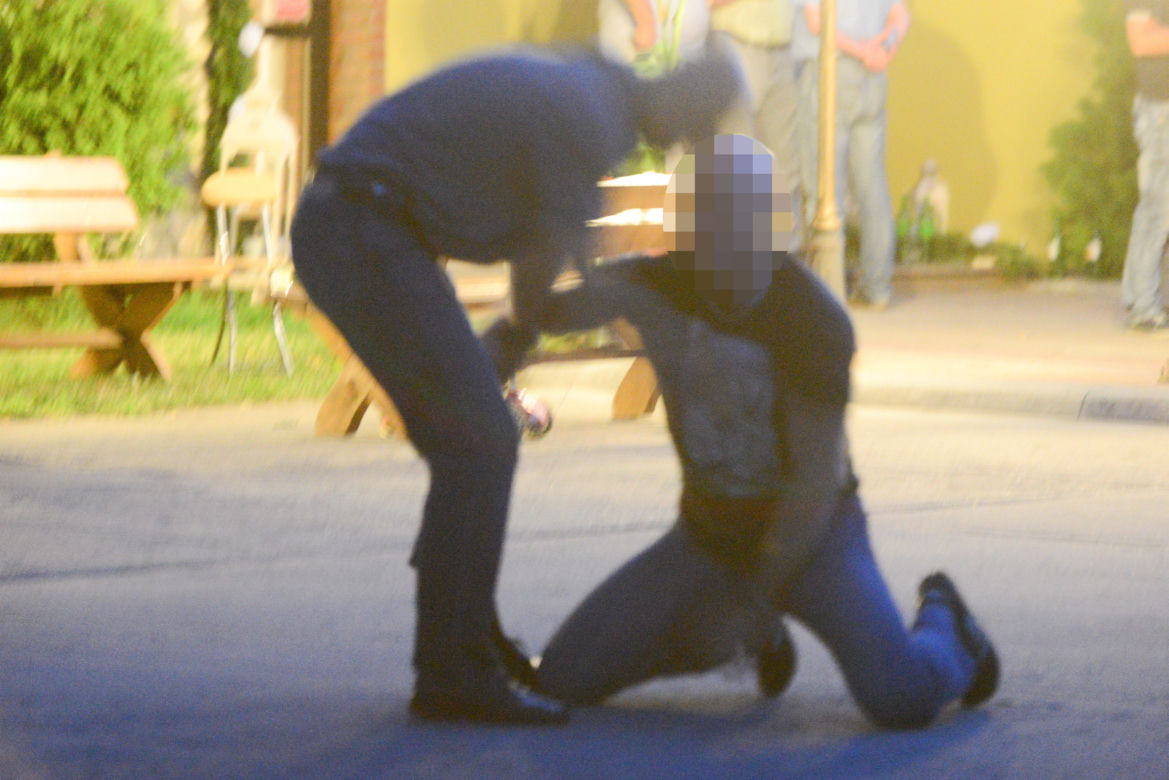 Policjant nie wielbłąd, napić się musi