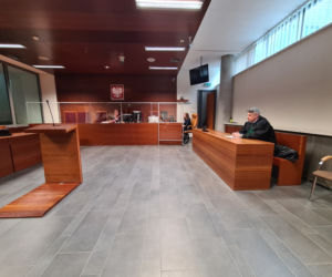 Policjant robił w hipermarkecie zdjęcia miejsc intymnych kobiecie. Zapadł wyrok
