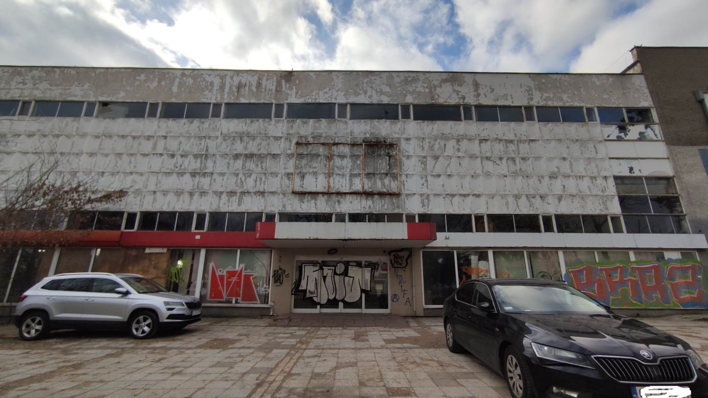 Uniwersam w centrum Torunia. Teren przestanie straszyć?