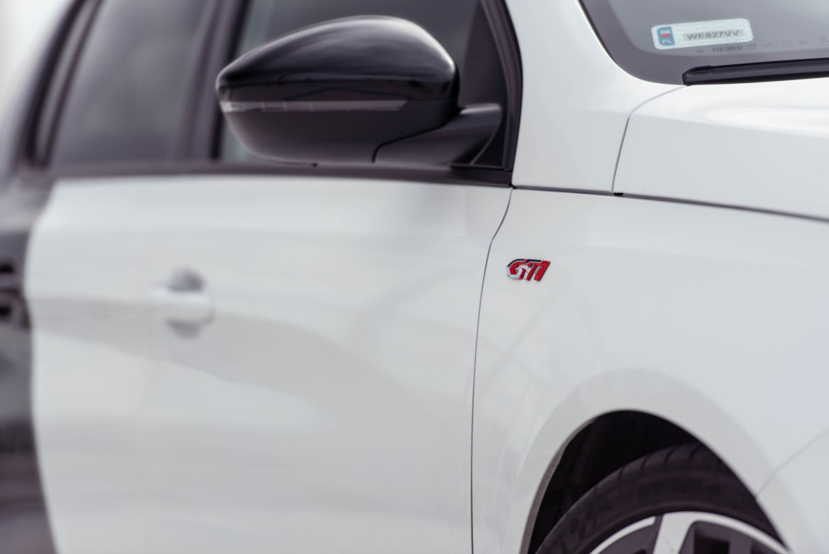 Skoda Octavia RS Challenge vs Peugeot 308 GTi