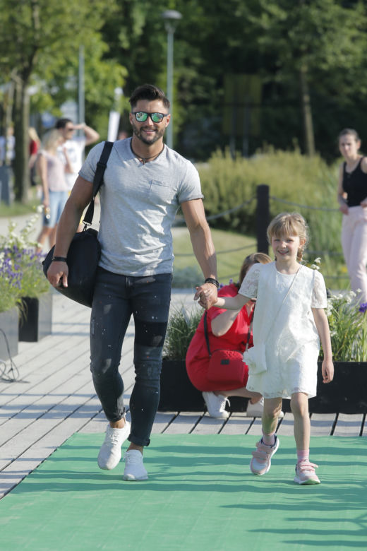 Aktorki, wokalistki i dziennikarki jak zawodowe modelki na evencie "Gwiazdy Dzieciom"