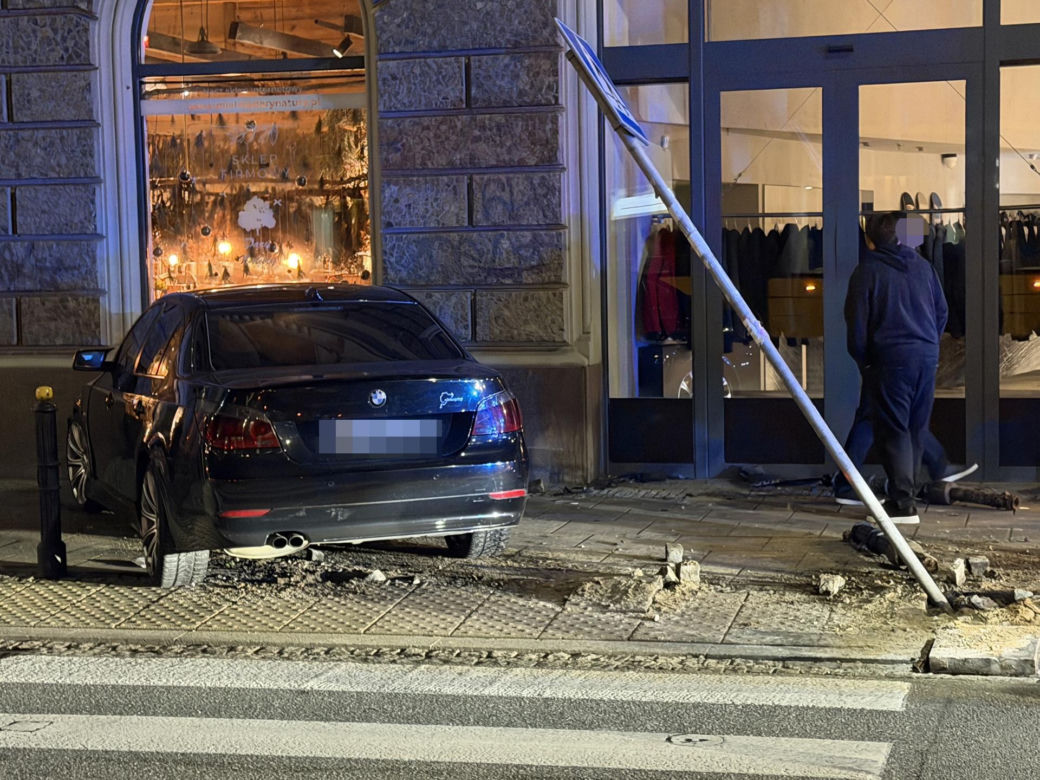 Obywatel Rosji driftował po Placu Zbawiciela