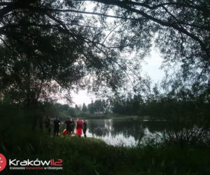 Tragedia w Skawinie. Mężczyzna utonął w stawie [ZDJĘCIA]