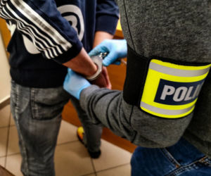 Walka o fileta z kurczaka w jednym ze sklepów. Złodziej kontra ochroniarz [ZDJĘCIA]