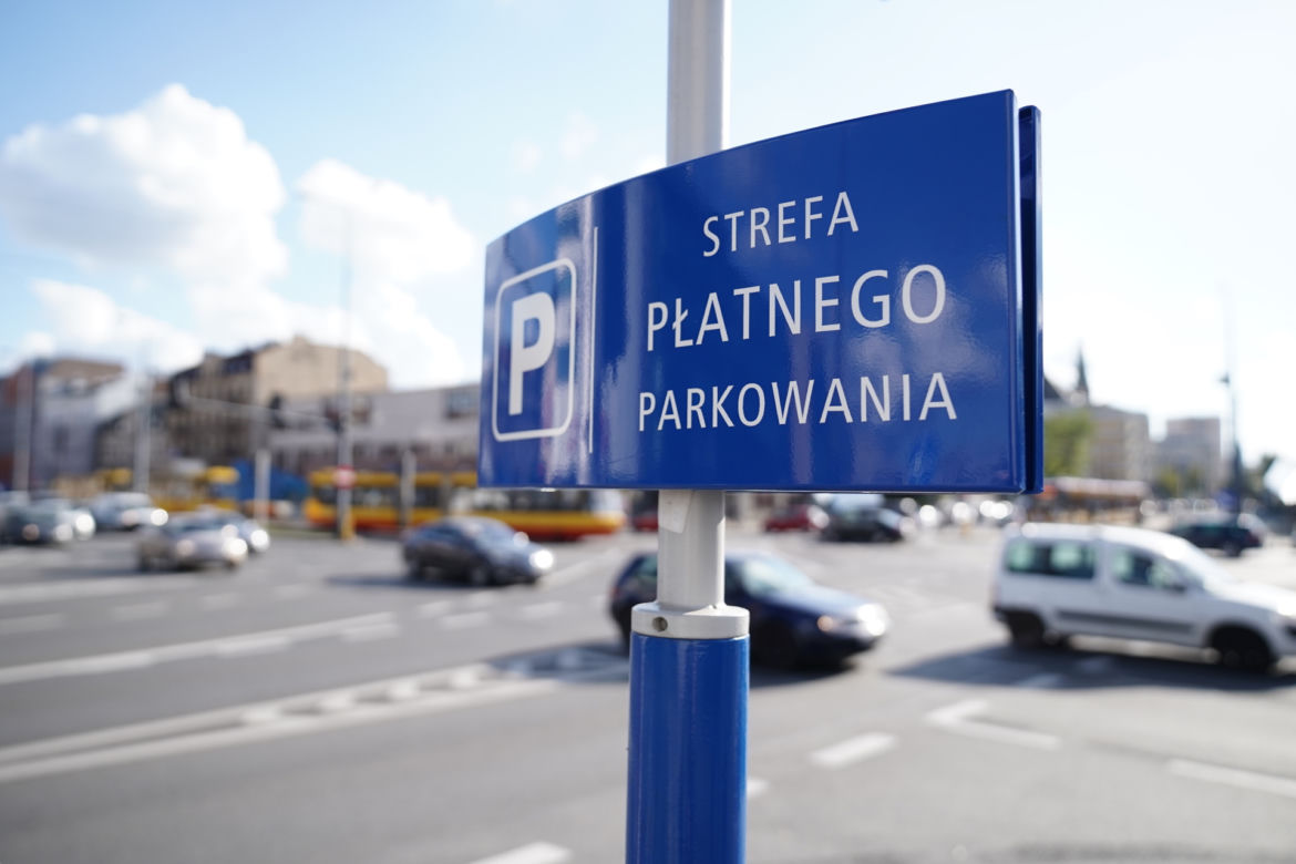 Drożyzna uderzy w warszawskich kierowców. Drakońskie podwyżki opłat za parkowanie