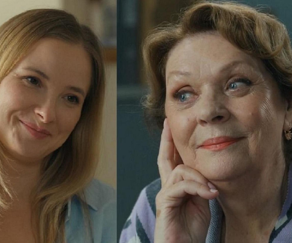 Sofia (Valeria Gouliaeva) i Józefina (Elżbieta Jarosik) z serialu Barwy szczęścia uśmiechają się w kadrze. Artykuł na Super Seriale opisuje, jak Sofia pomoże Józefinie spłacić długi i wyjść na prostą.