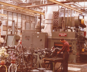 Archiwalne zdjęcia Fabryki Samochodów Ciężarowych (FSC) z lat 70. budzą ogromny sentyment, ale i smutek