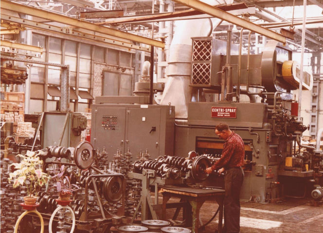 Archiwalne zdjęcia Fabryki Samochodów Ciężarowych (FSC) z lat 70. budzą ogromny sentyment, ale i smutek