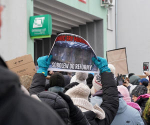 Schronisko dla psów w Sobolewie zamknięte. Jeszcze w sobotę, 24 stycznia, protestowali pod nim mieszkańcy [ZDJĘCIA].