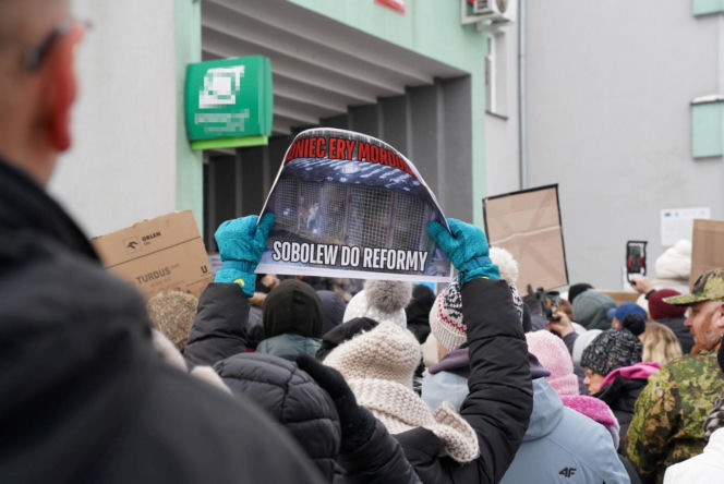 Schronisko dla psów w Sobolewie zamknięte. Jeszcze w sobotę, 24 stycznia, protestowali pod nim mieszkańcy [ZDJĘCIA].