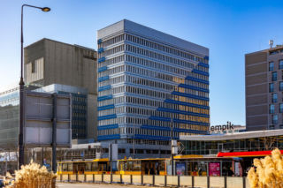 Spóźnił się na Mistera, teraz wystawiono go na sprzedaż. 55 milionów złotych za biurowiec PKO projektu Stępińskiego