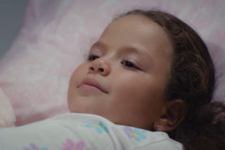 Dziedzictwo, odcinek 886: Ferit wprowadza się do Ayse, a Doga już planuje ich ślub