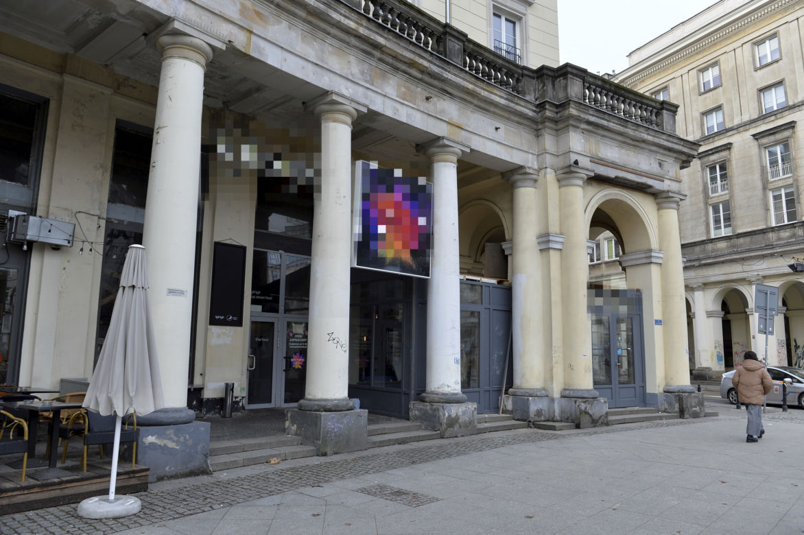 Samowola budowlana na pl. Zbawiciela. Restaurator zapłaci pół miliona kary?!