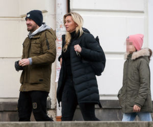 Martyna Wojciechowska z córeczką i z Przemkiem Kossakowski na spacerze
