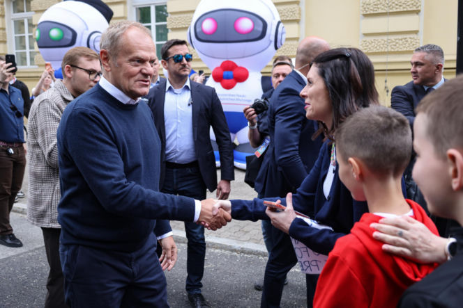Donald Tusk zaprosił dzieci do ogrodów Kancelarii Premiera