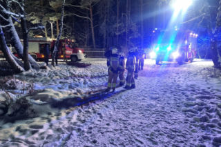 W miejscowości Ładzyń pod autem na zbiorniku „Bagno” załamał się lód 