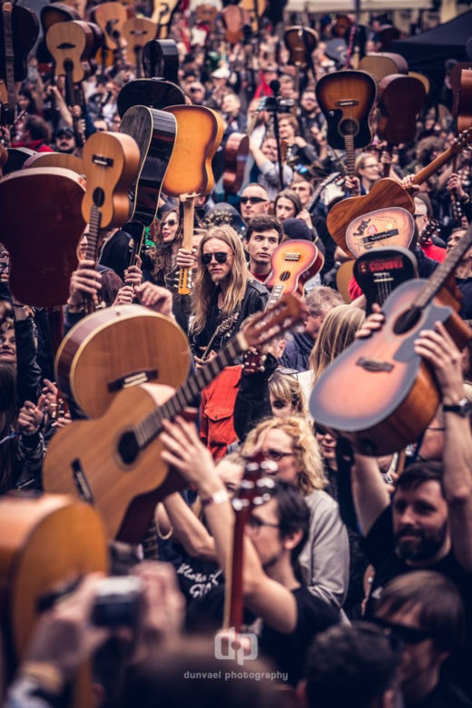 Gitarowy Rekord Guinnessa Online. Transmisja na żywo, relacja live, transmisja online, liczba gitarzystów. Czy padł rekord? 