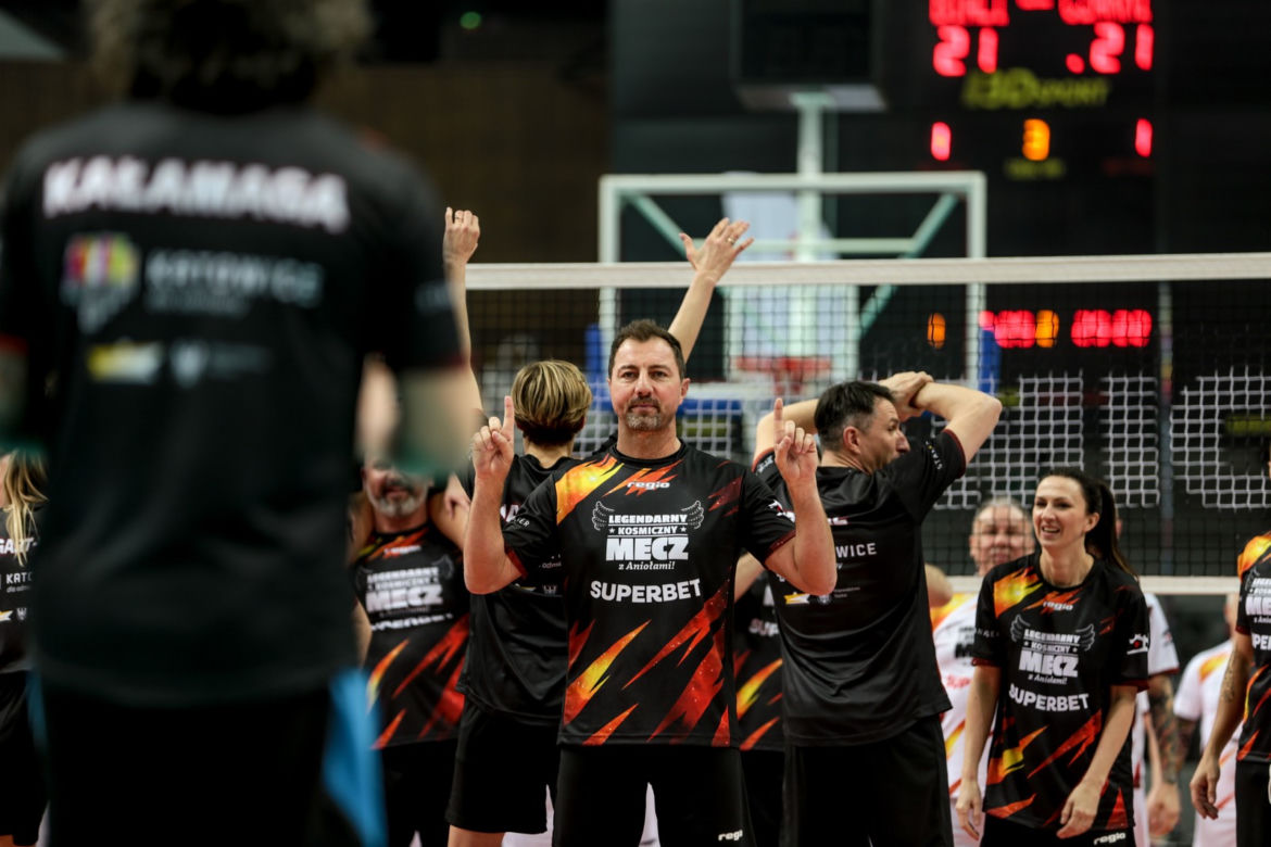 Legendarny Kosmiczny Mecz z Aniołami w Spodku: Gwiazdy zagrały dla Domu Aniołów Stróżów 