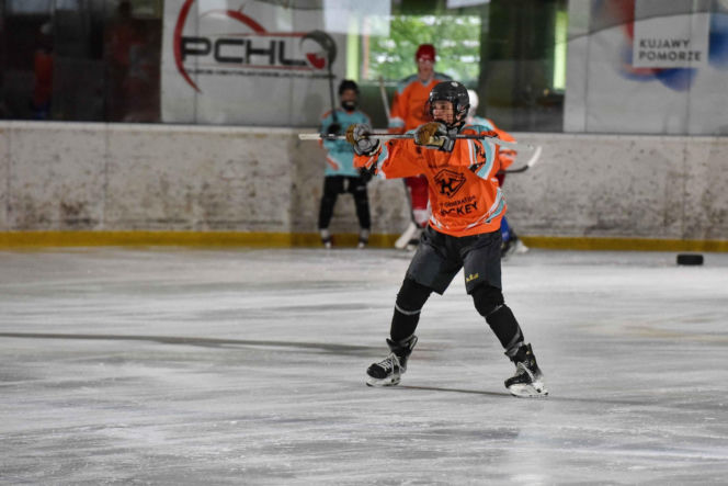 Latem trenują na łyżwach pod okiem trenerów z NHL