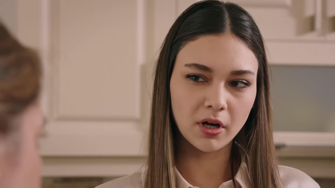 Ezgi Dalgıç jako Asu