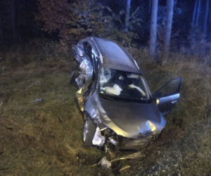 Wypadek na trasie Olkusz-Witeradow. Silnik wyleciał z auta! [ZDJĘCIA]