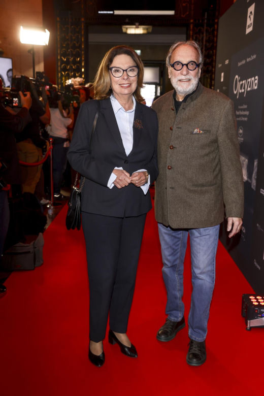 Ministra kultury zachwyciła elegancją na premierze filmu "Ojczyzna"
