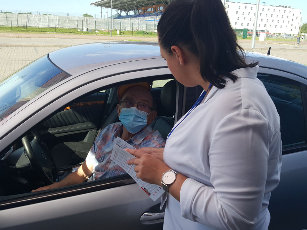 Punkt szczepień drive-thru w Siedlcach
