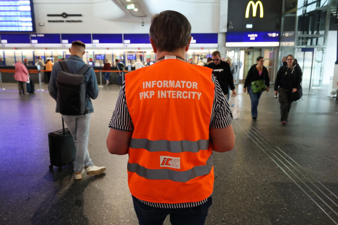 Protest maszynistów spowodował utrudnienia na kolei - Warszawa Centralna