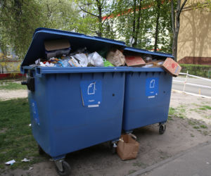 Śmieci zalewają Warszawę