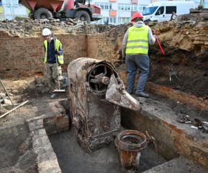 W piwnicy przedwojennej kamienicy znaleziono maszynę do palenia kawy