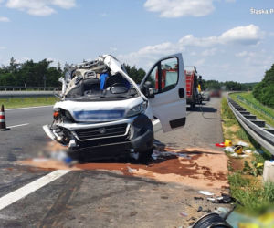 Śląskie: Tragiczny wypadek na autostradzie A4. Bus zderzył się z ciężarówką, nie żyje jedna osoba