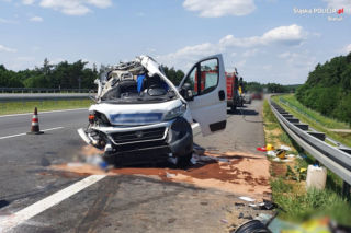 Śląskie: Śmiertelny wypadek na autostradzie A4. Bus zderzył się z ciężarówką, nie żyje jedna osoba