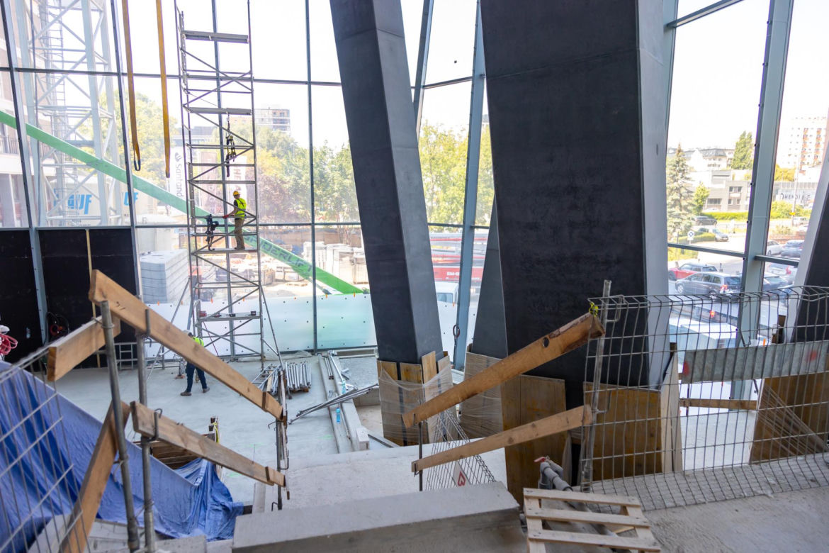 Biurowiec The Bridge – antresola lobby
