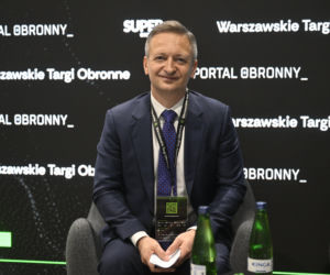Warszawskie Targi Obronne. Scena Niebieska. Warszawskie Targi Obronne.. Scena Niebieska Jak w czasie kryzysu zapewnić łączność satelitarną instytucjom państwa i instytucjom rządowym? Budowa suwerennego systemu: potrzeby oraz krajowe zdolności przemysłowe