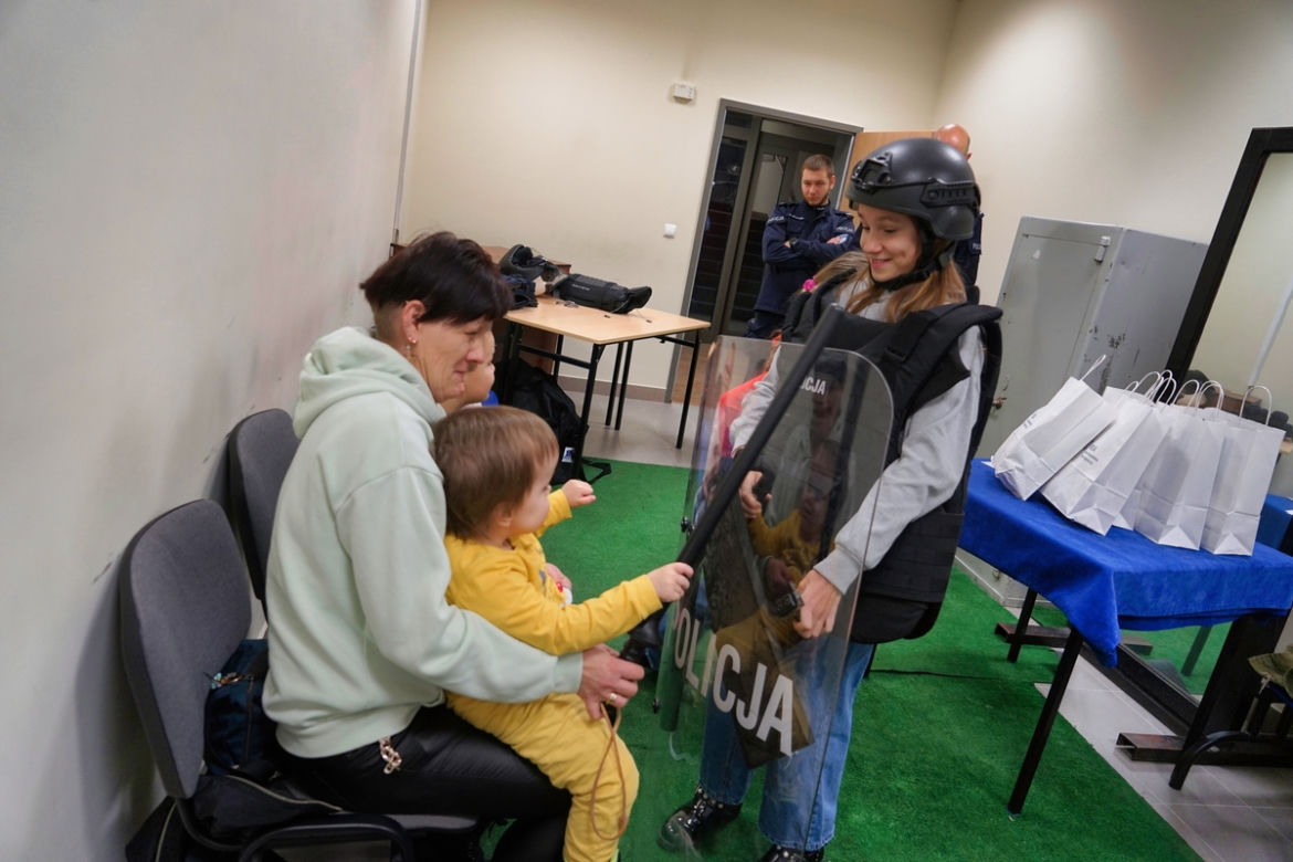 Policjanci z Bydgoszczy spełnili marzenie chorego na nowotwór Natanka! Piękny gest [ZDJĘCIA] 