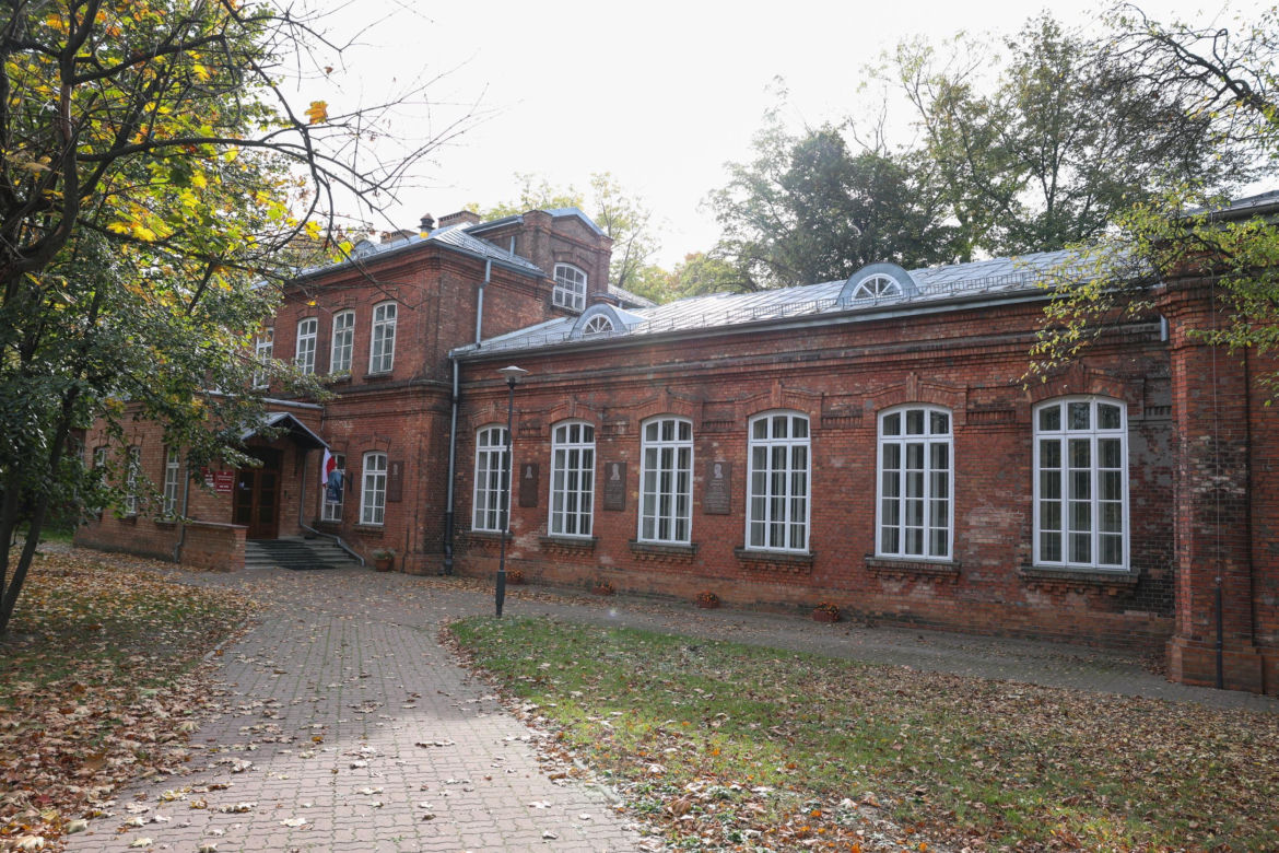 Warszawa dawniej i dziś. Szpital Ujazdowski