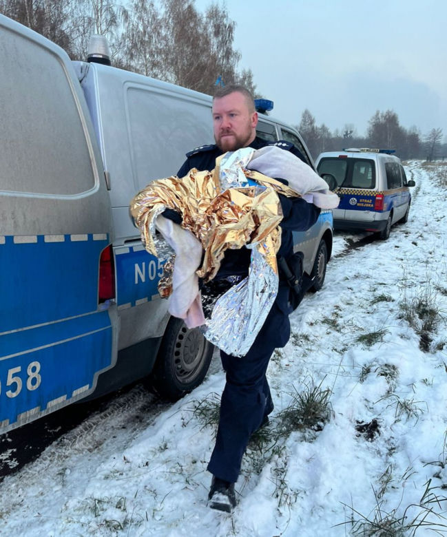 Karczemna awantura w obronie matki, która mieszkała z dwulatką w namiocie. "Słów mi brak na bezdusznych urzędasów"