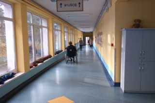  Kto płaci za seniora w domu opieki?