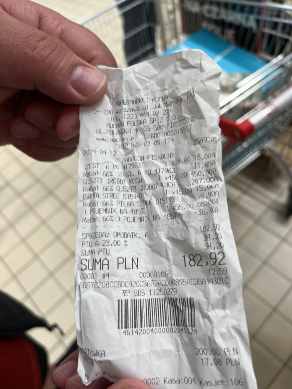 Tajemnicze wózki Auchan, to kupili klienci w Warszawie 
