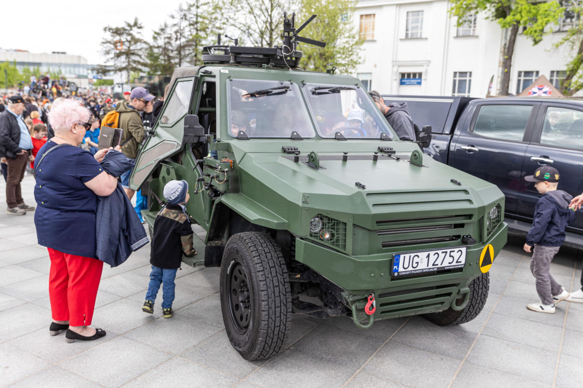 Wystawa sprzętu wojskowego z okazji 25. rocznicy przystąpienia Polski do NATO