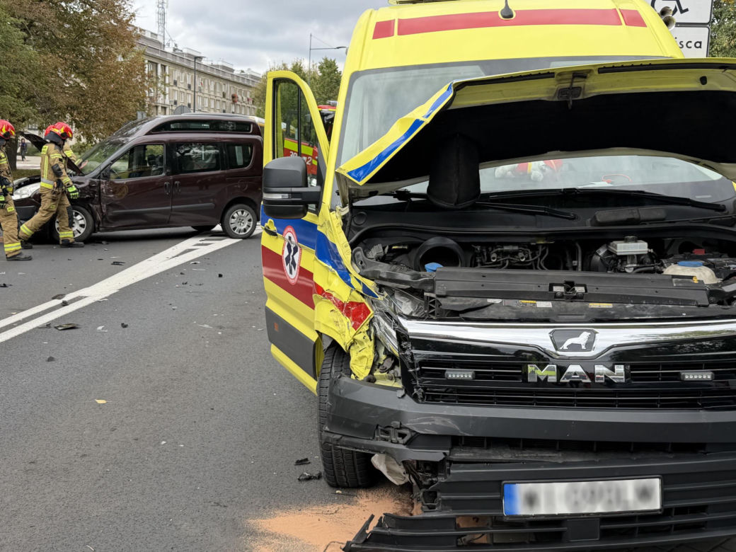 Wypadek karetki na Al. Zjednoczenia
