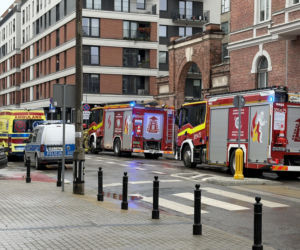 Atak z nożem przed szkołą policealną w Warszawie na ul.Mińskiej