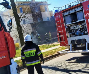 Pożar mieszkania w Gostyninie! Większemu nieszczęściu zapobiegli strażacy! [ZDJĘCIA]