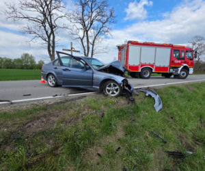 Zderzenie czołowe w powiecie dąbrowskim. Są ranni i utrudnienia na DW 982