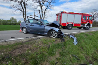 Zderzenie czołowe w powiecie dąbrowskim. Są ranni i utrudnienia na DW 982