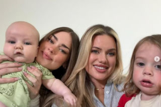 38-letnia babcia robi furorę w sieci. Wygląda jak bliźniaczka swojej 20-letniej córki