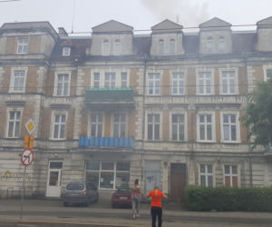 Duże zadymienie na ulicy Legionów w Grudziądzu. Prawdopodobnie przez pożar w kominie