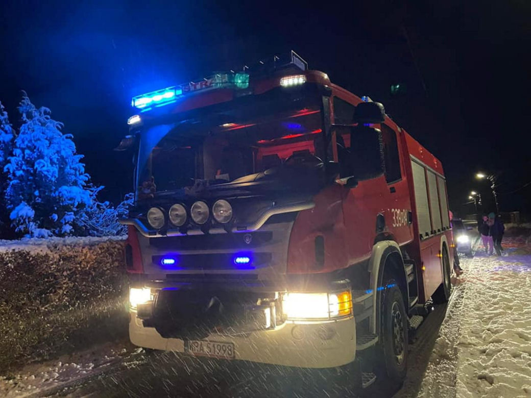Tragedia pod Radomiem. Drewniany dom doszczętnie spłonął 